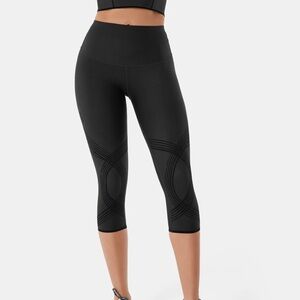 FANKA Body Sculpt Capri Leggings (Reversible Wear) Black Size Medium